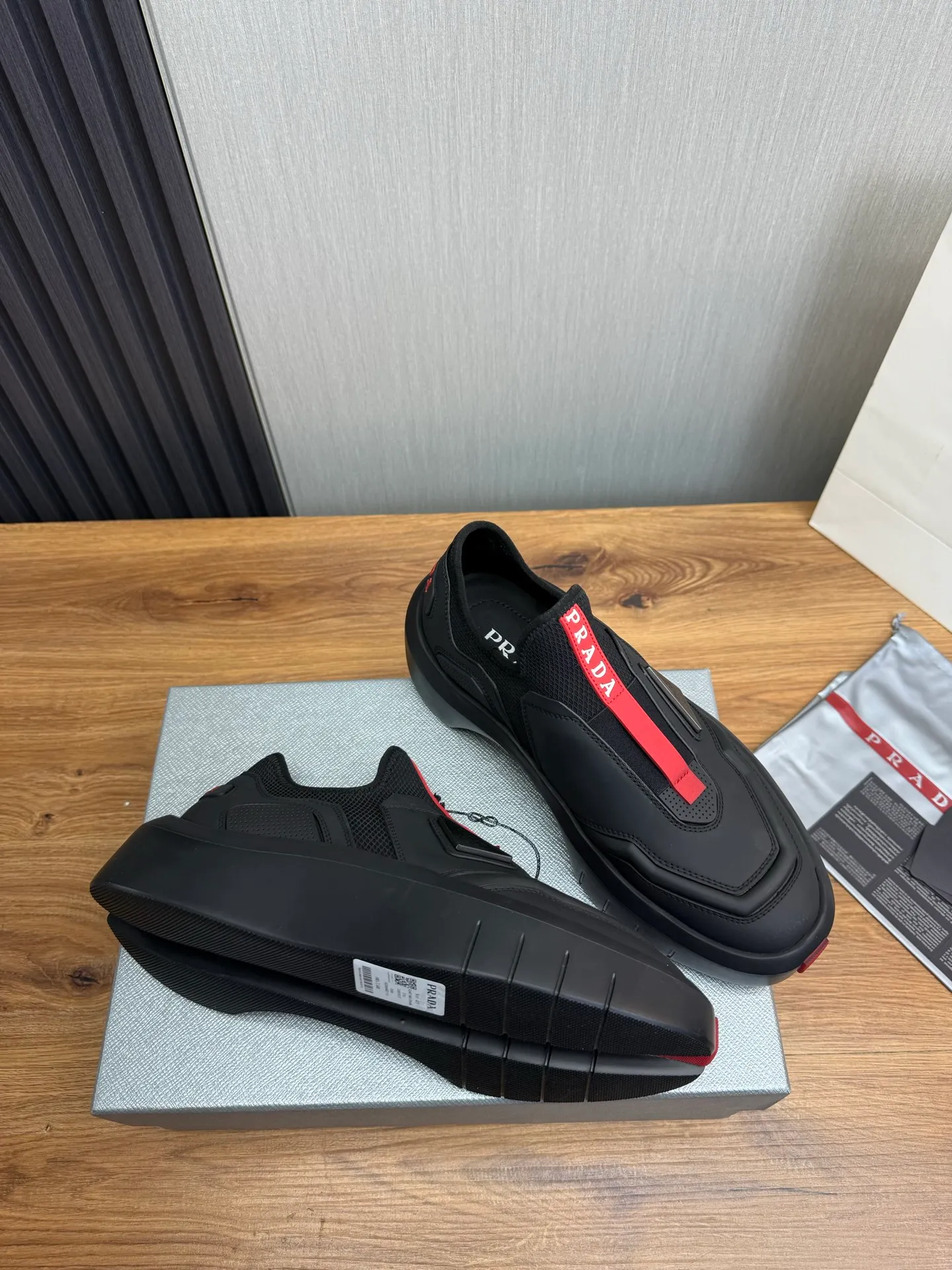 Men's shoes 💰620💰 [PRADA] Autumn and winter hot men's shoes are shipped 👏Official website synchronized ⬆️Original fly-woven cowhide fabric + cowhide lining, 1⃣️:1⃣️reproduction, original sole, 38-45 (45. Customized, non-refundable)